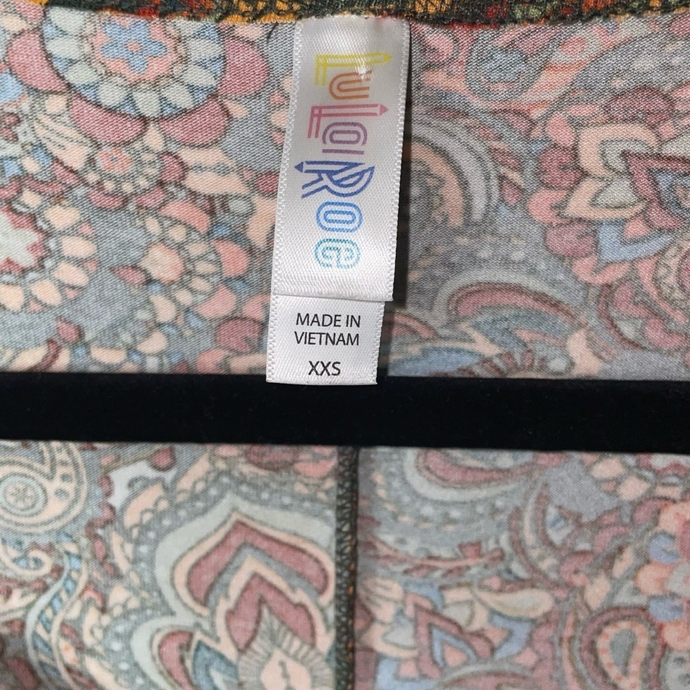 LulaRoe XXS Top Retro pattern Preloved - Picture 3 of 7